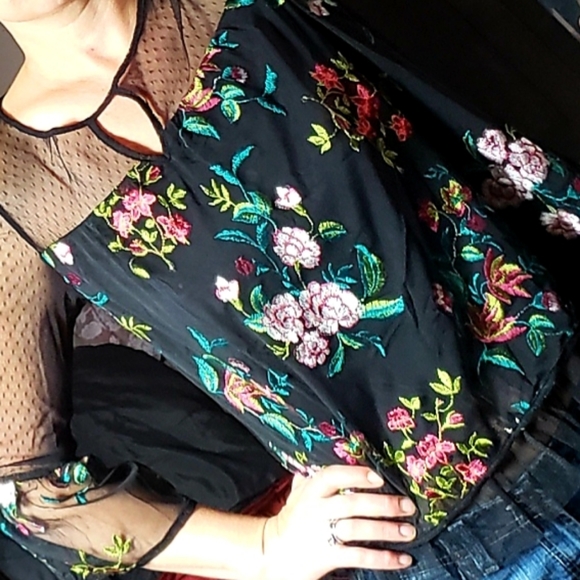 Boho embroidered 3/4 sleeve lace/silk blouse - Picture 1 of 3